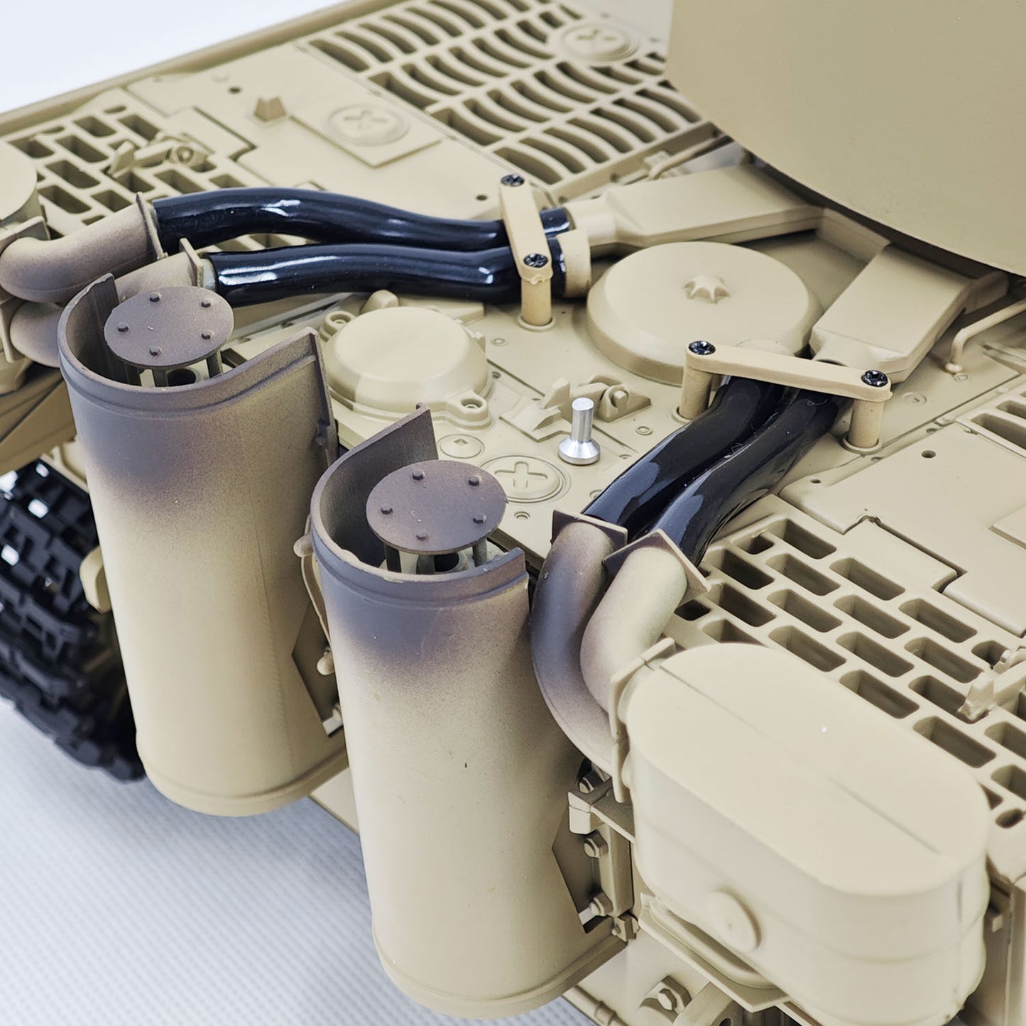 2.4Ghz Henglong 1/16 7.0 Plastic German Tiger I RTR RC Tank 3818 BB IR Barrel Recoil Steel Gearbox 320 Degree Rotating Turret