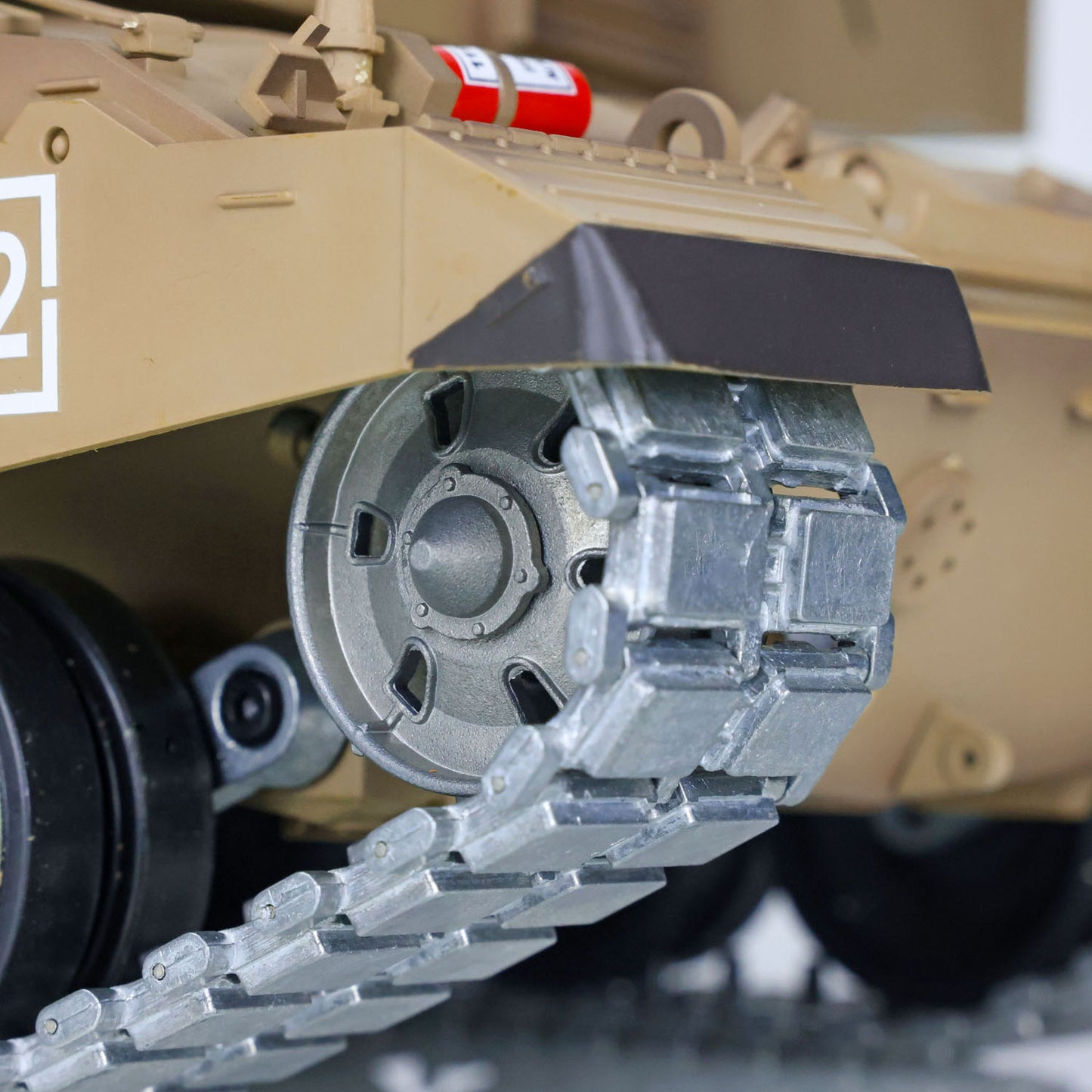 Henglong 1/16 7.0 Upgraded Challenger II 3908 RTR RC Tank 360 Degree Turret BB IR Smoke Sound Light Metal Drive Idler Wheels