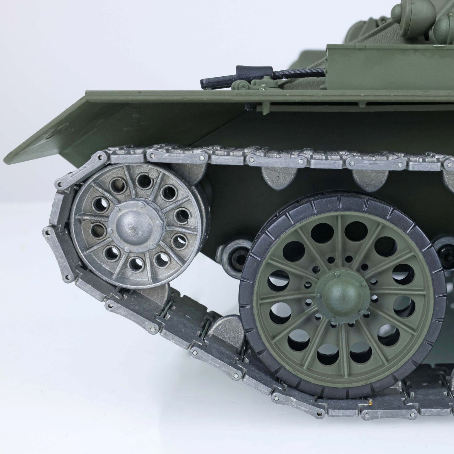 US Stock 2.4Ghz Henglong 1/16 Scale 7.0 Upgraded Soviet T34/85 3909 RTR RC Tank Model BB Infrared Metal Barrel Tracks Drive Idler Wheels