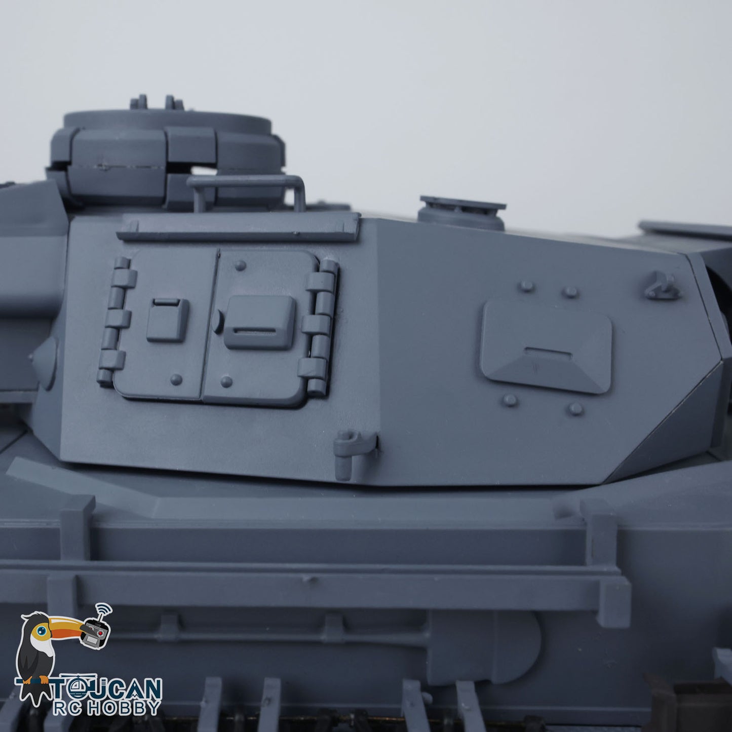 Henglong 1/16 7.0 FPV Customized Panzer IV F2/Panzer IV F RTR RC Tank 3859 Metal Track Driving Wheel 360 Degree Turret Rotation Infrared Combating System