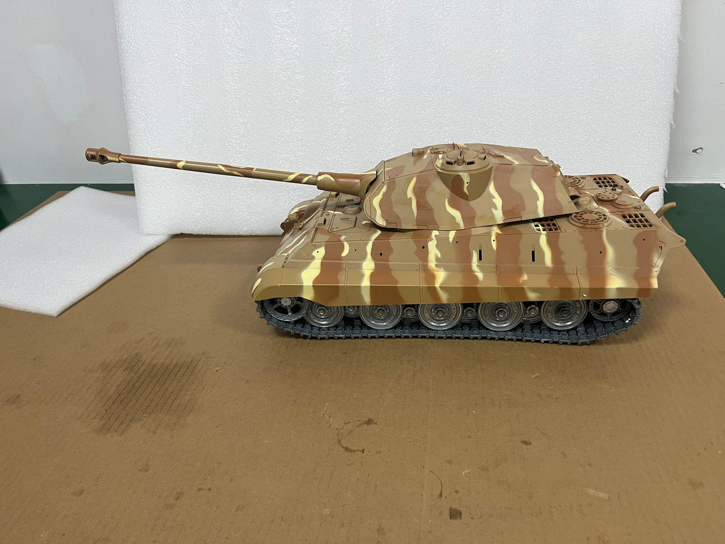 CN Stock Second-hand Henglong 1/16 RC Tank 3888 Tiger 2 Metal Tracks Wheels Static Model