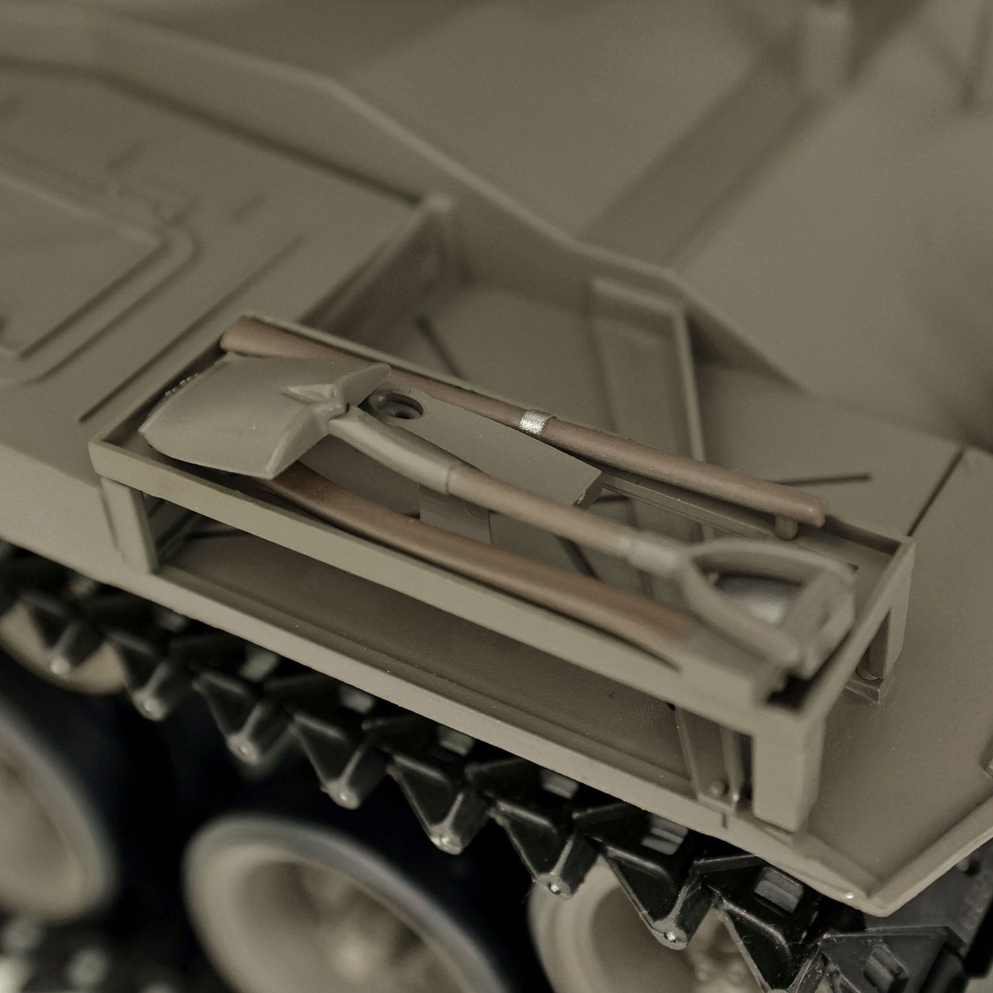 US Warehouse 2.4G 1/16 Henglong 7.0 Plastic Walker Bulldog RTR RC Tank 3839 Radio Controlled Model Driving Gearbox Barrel Road wheels