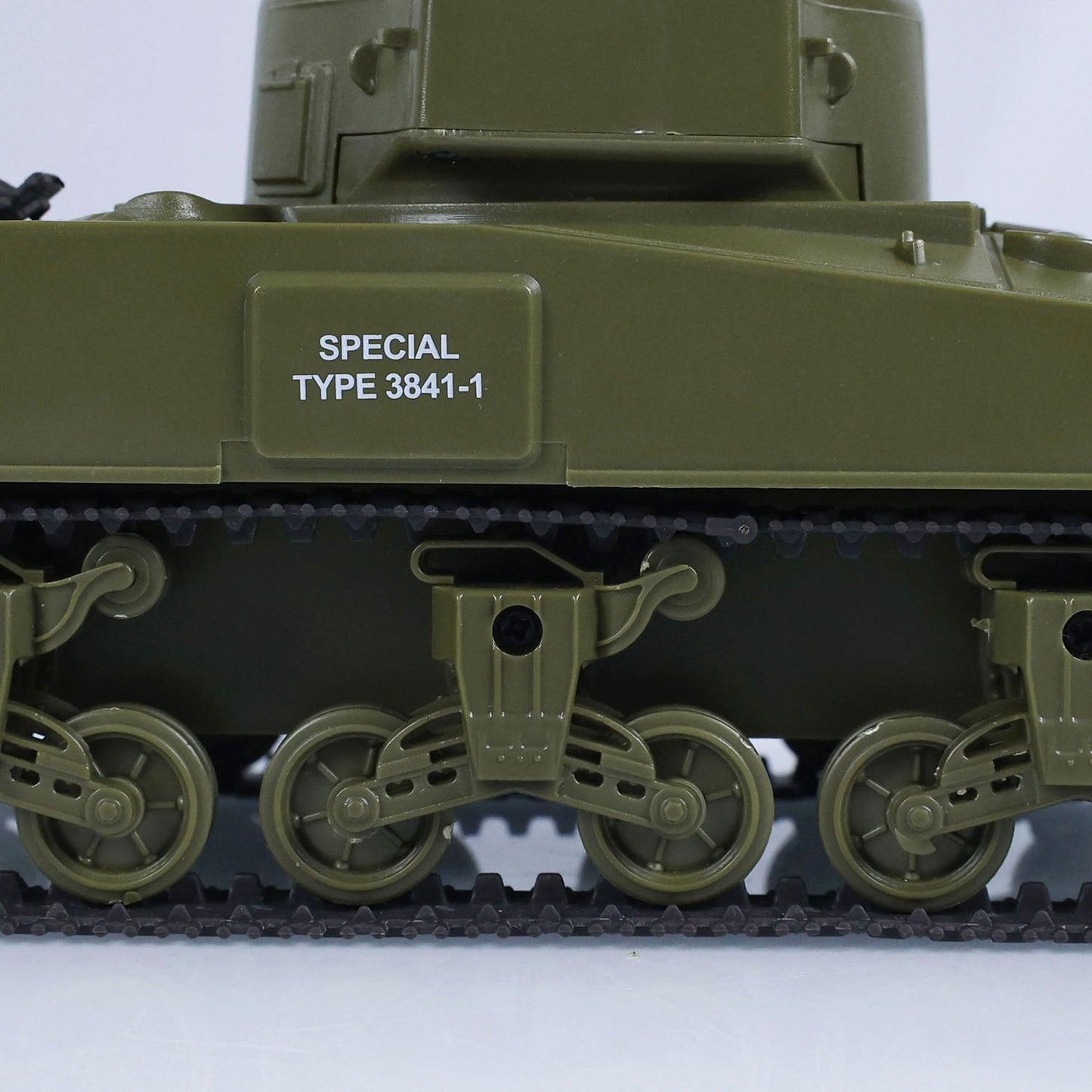 US Stock 1/30 Heng Long Sherman M4A3 3841-01 RC Battle Tank Infrared Combat 2.4G Remote Controlled&nbsp; Sound Light