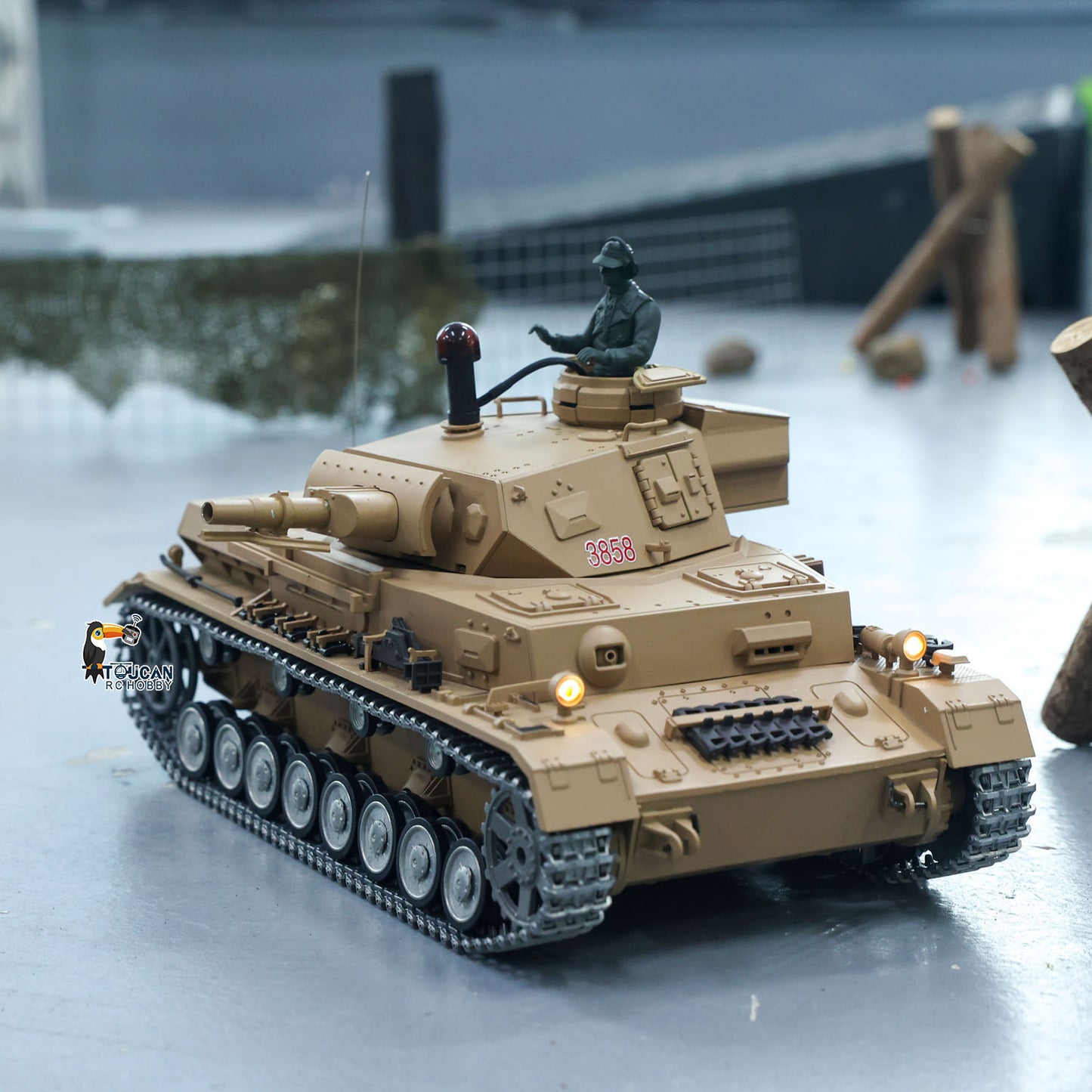 Henglong 1/16 Snow 7.0 Customized Panzer IV F RTR RC Tank 3858 Metal Wheels 360 Degree Turret Rotation Smoking Infrared Combating System