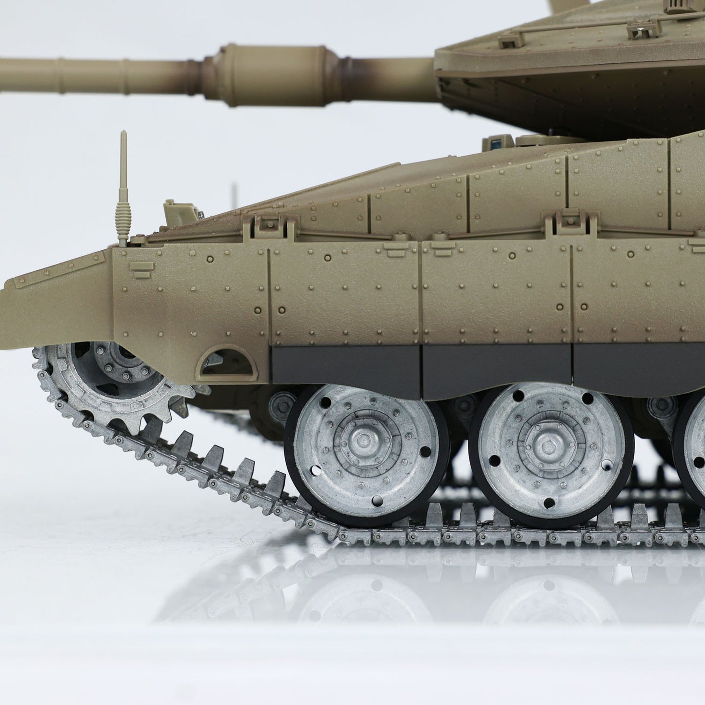 Henglong 1/16 RC Tank IDF Merkava MK IV 3958 Remote Control Battle Tank Metal Wheels Tracks Gearbox 360 Degree Turret Smoke 2 Battery