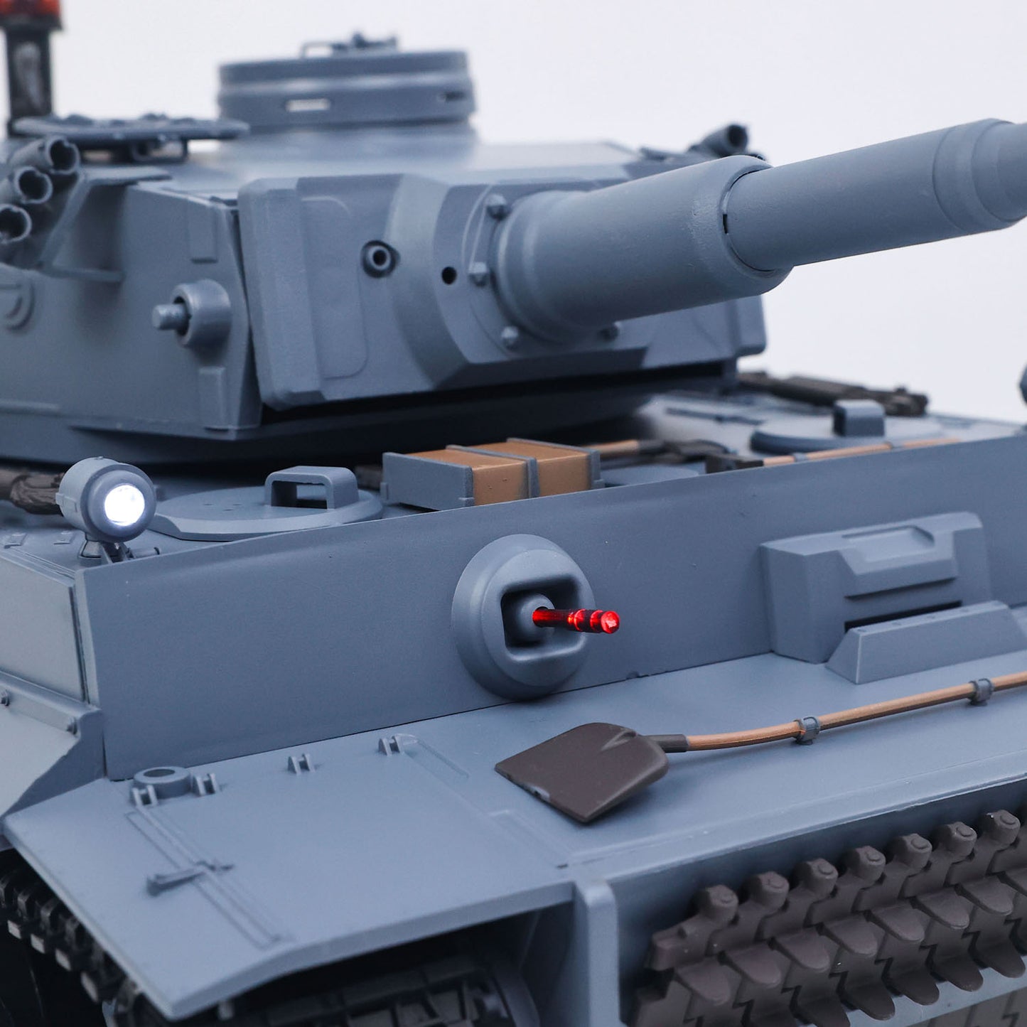 2.4 Ghz Henglong 1/16 7.0 Plastic 3818 Tiger I RTR RC Tank Infrared Combat BB Sounds Lights Smoke Model Metal Barrel Recoil