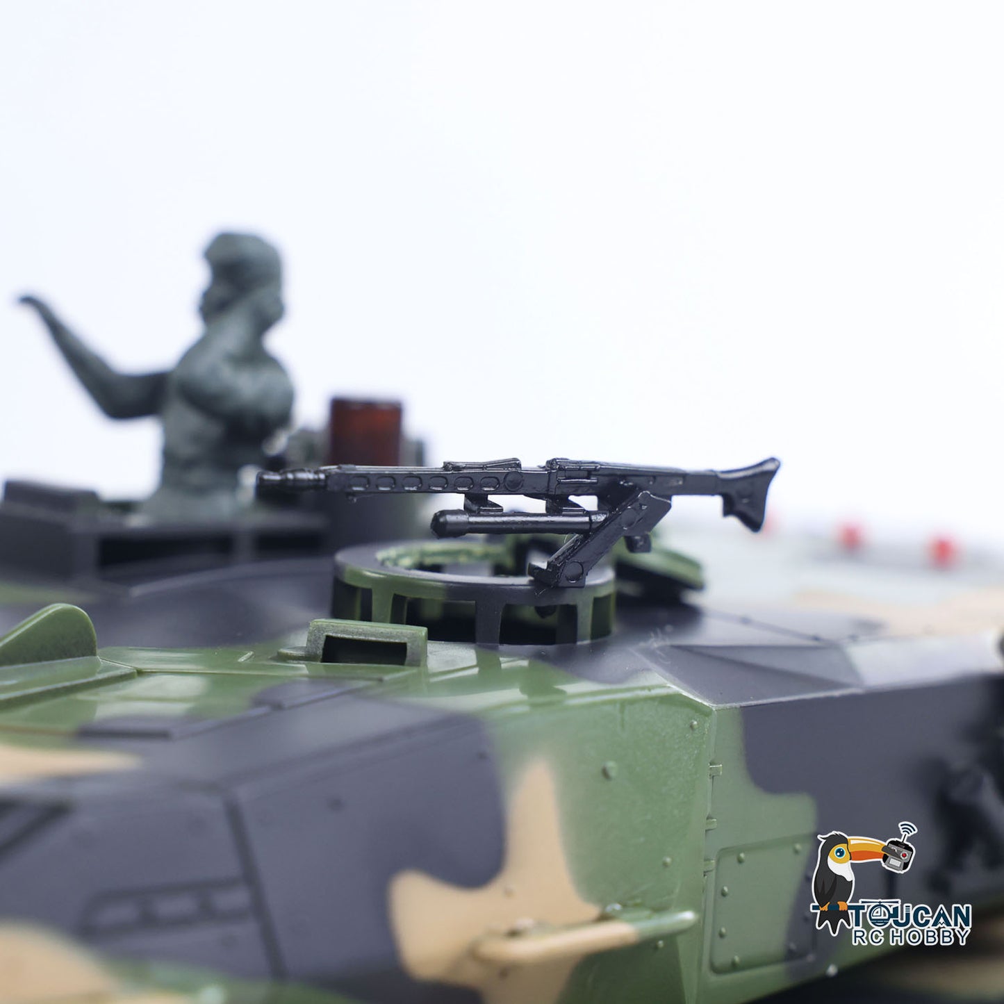 Henglong 1/24 Plastic 3809 Leopard2A5 RC Tank Model with BB Unit Infrared Combat Spray Water Turret Elevation and Depression Sound Light