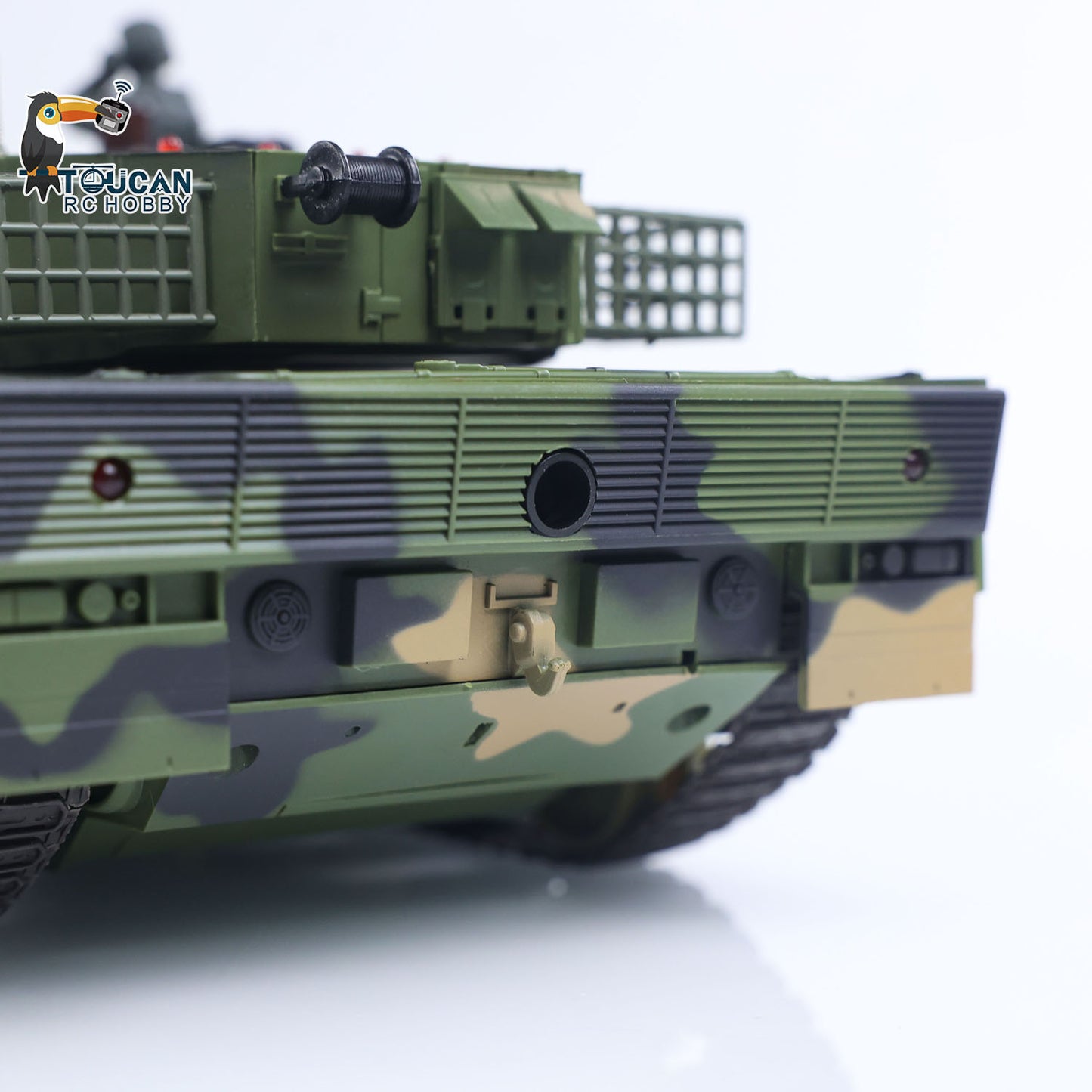 Henglong 1/24 Plastic 3809 Leopard2A5 RC Tank Model with BB Unit Infrared Combat Spray Water Turret Elevation and Depression Sound Light