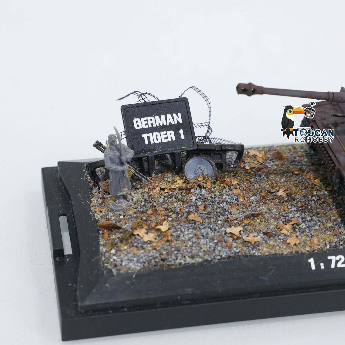 Henglong Static Tank 1/72 Scale Plastic Germany Tiger I 3818 Finished Tank Armored Vehicle Without Motor Toy Model