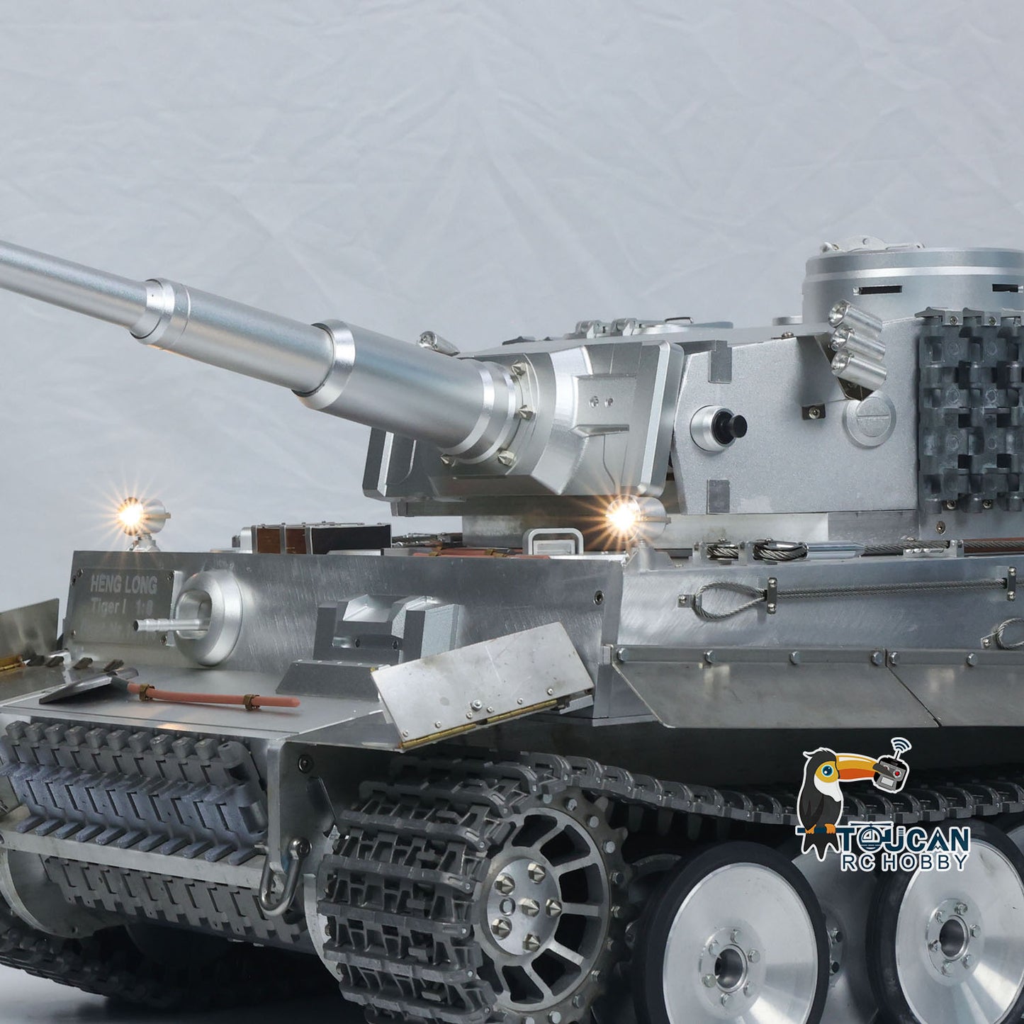 Henglong 2.4G 1/8 Full Metal German Tiger I RTR RC Tank 3818 Model FPV 360 Degrees Turret Barrel Recoil BB IR Smoke Sound Light