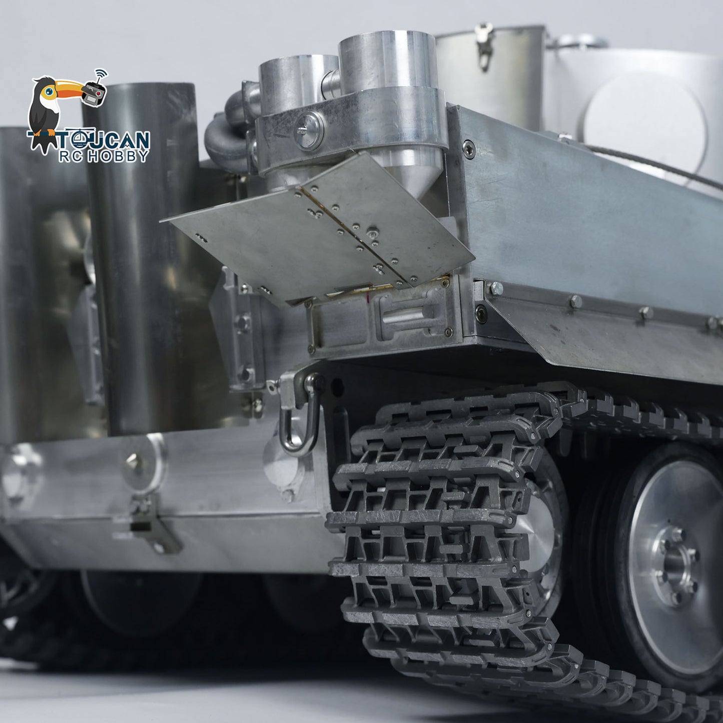 Henglong 2.4G 1/8 Full Metal German Tiger I RTR RC Tank 3818 Model FPV 360 Degrees Turret Barrel Recoil BB IR Smoke Sound Light