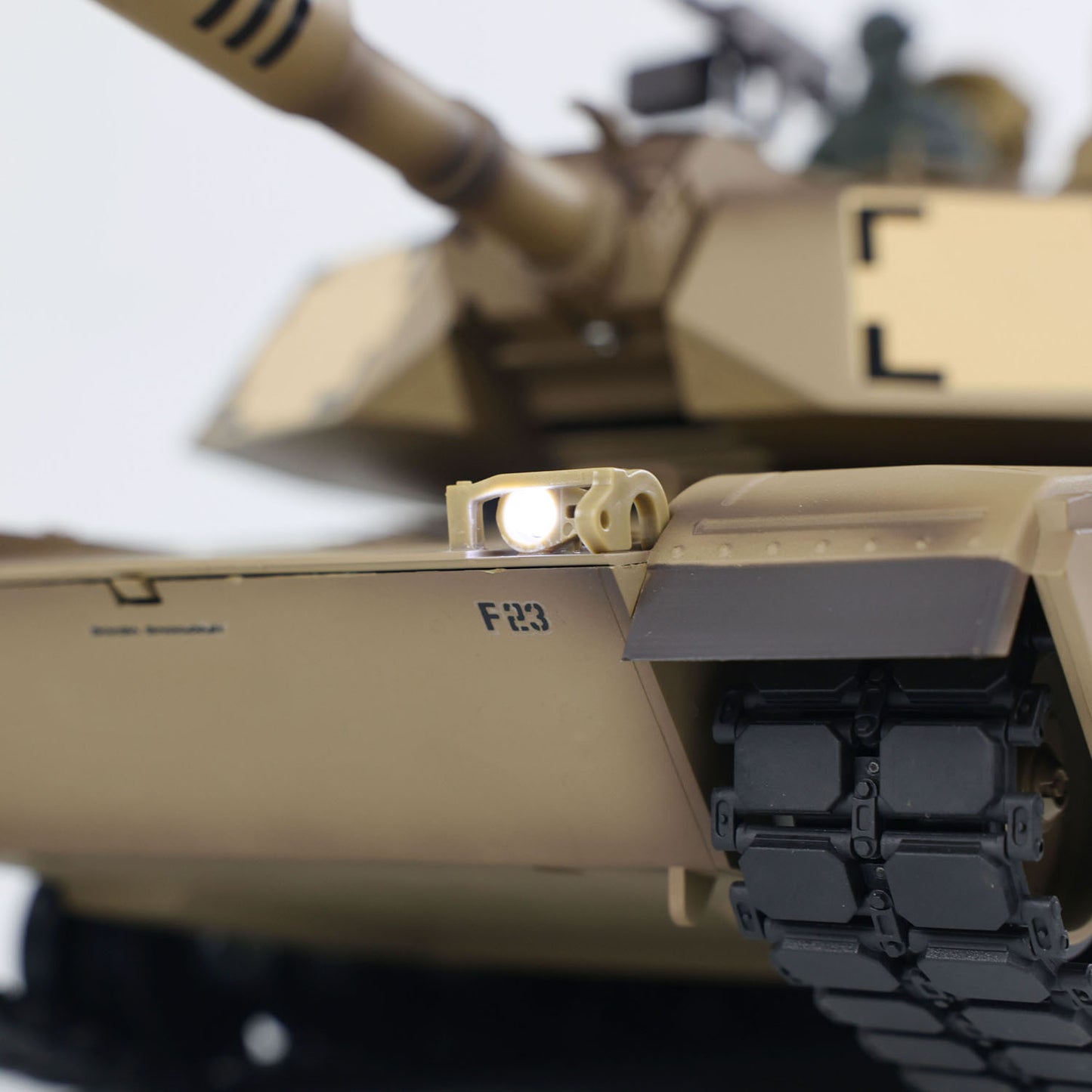 2.4Ghz Henglong 1/16 7.0 Plastic Ver M1A2 Abrams 3918 RTR RC Tank Remote Control Military Vehicle BB IR Smoke Sound Light Metal Barrel