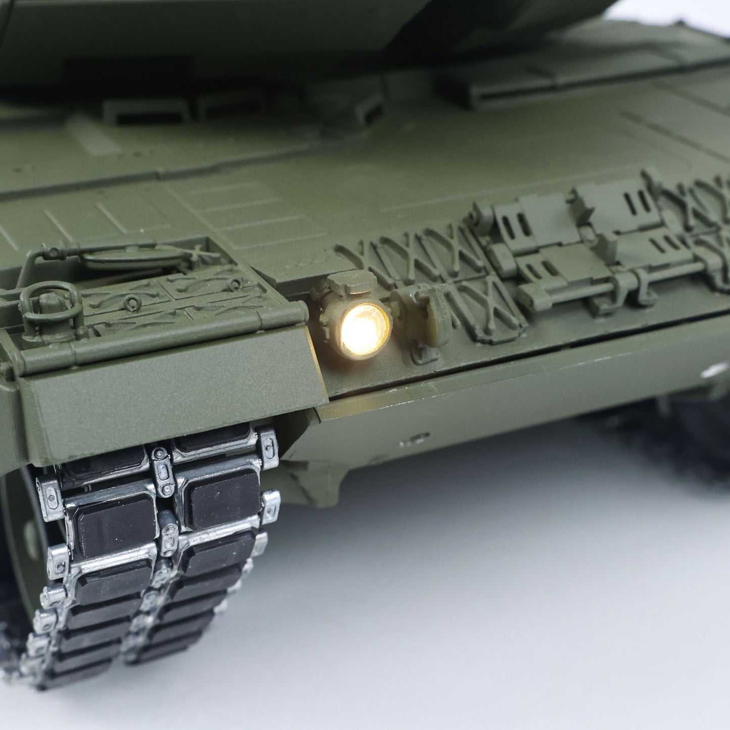 TOUCAN 1/16 Metal 3889 German Leopard A6 RTR RC Tank 360 Degree Turret Electric Periscope Barrel Recoil Smoke Metal Road Drive Idler Wheels
