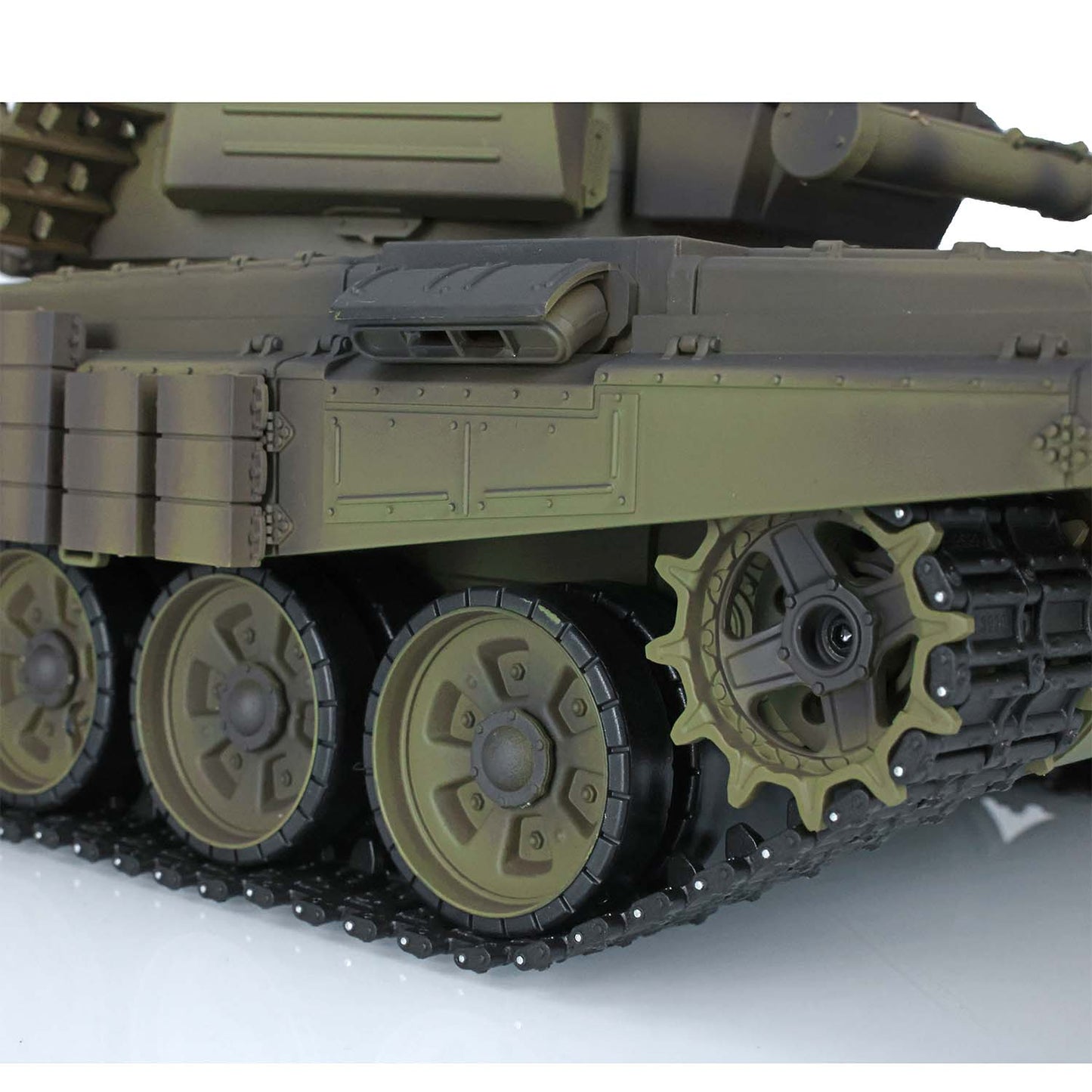 Henglong 1/16 7.0 Plastic 3939 T72 RTR RC Tank Model with Infrared Combat Sounds Lights