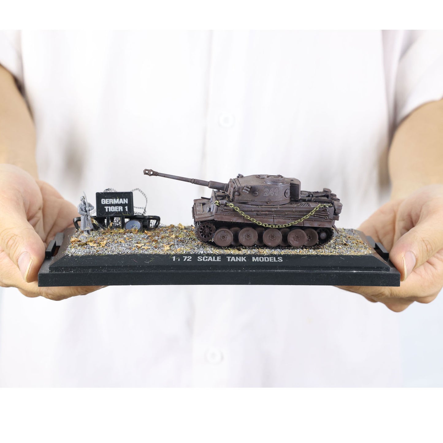 Henglong 1/72 Plastic Germany Tiger I 3818 Static Tank Without Electronic System for Armored Vehicle Collector Enthusiasts