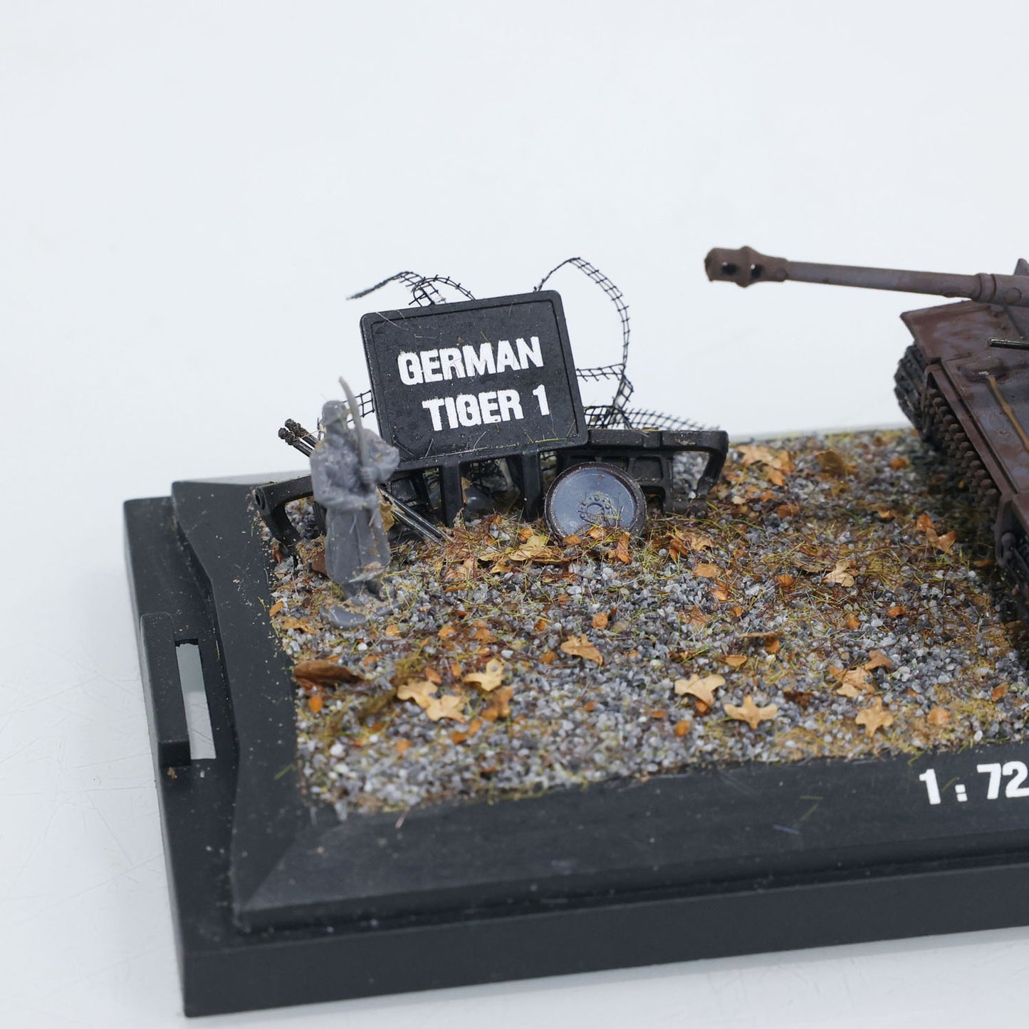 Henglong 1/72 Plastic Germany Tiger I 3818 Static Tank Without Electronic System for Armored Vehicle Collector Enthusiasts
